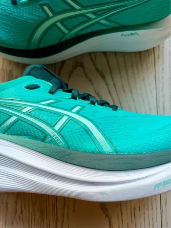 Tweedehands Asics Gel Nimbus 27 bike — afbeelding 3 van 11