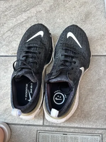 Scarpa ZoomX Invincible Run 3 bike usato — immagine 6 di 9