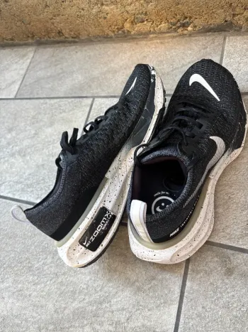 Scarpa ZoomX Invincible Run 3 bike usato — immagine 5 di 9