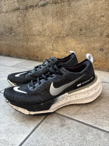 Scarpa ZoomX Invincible Run 3 bike usato — immagine 2 di 9