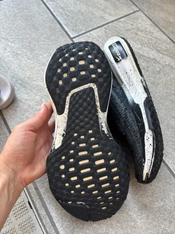 Scarpa ZoomX Invincible Run 3 bike usato — immagine 8 di 9