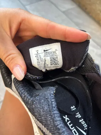 Scarpa ZoomX Invincible Run 3 bike usato — immagine 7 di 9
