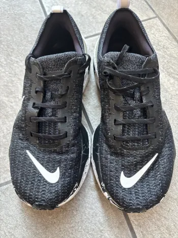 Scarpa ZoomX Invincible Run 3 bike usato