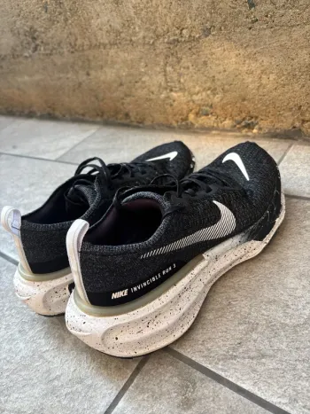 Scarpa ZoomX Invincible Run 3 bike usato — immagine 4 di 9