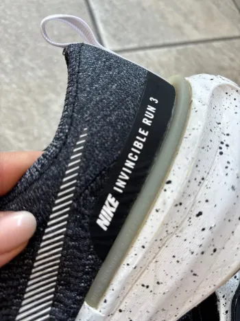 Scarpa ZoomX Invincible Run 3 bike usato — immagine 9 di 9