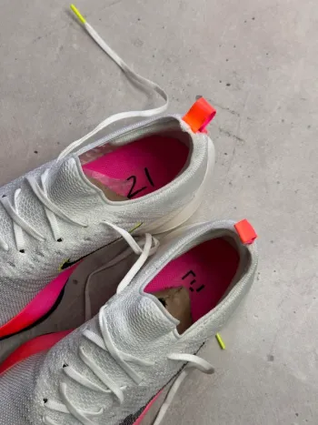 Used Lightweight Nike Air Zoom Tempo NEXT% Flyknit bike — image 5 of 10