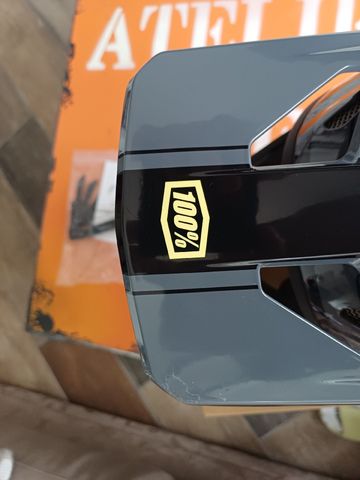 Used 100% Status Helmet bike — image 4 of 13