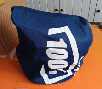 Used 100% Status Helmet bike — image 9 of 13