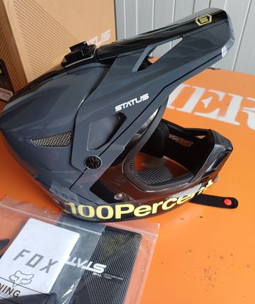Used 100% Status Helmet bike — image 2 of 13