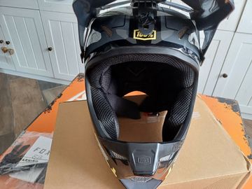 Used 100% Status Helmet bike — image 3 of 13