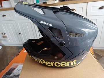 Used 100% Status Helmet bike — image 6 of 13