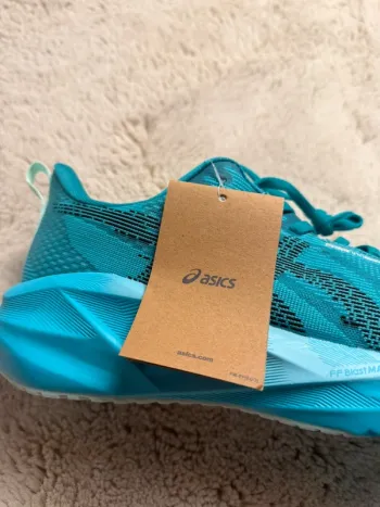 Asics Novablast 5 LE bike usato — immagine 6 di 12