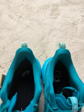 Asics Novablast 5 LE bike usato — immagine 10 di 12