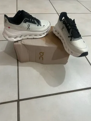 Gebrauchtes On Running On sneakers bike