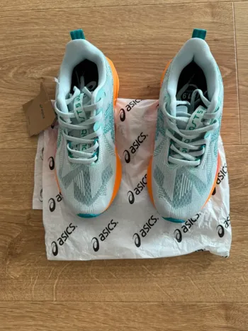 Używany Asics Novablast 5 bike — zdjęcie 2 z 7