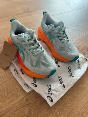 Używany Asics Novablast 5 bike — zdjęcie 4 z 7