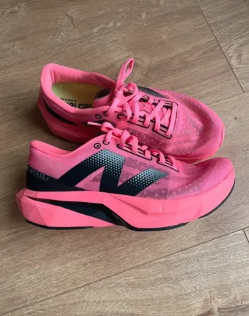 Used New Balance FuelCell Rebel bike — image 2 of 4