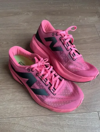 Gebrauchtes New Balance FuelCell Rebel bike