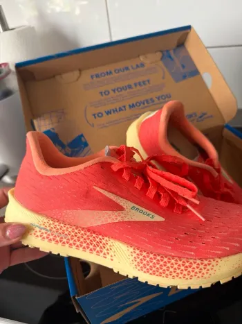 Used Brooks Laufschuhe Damen Coral mit Gelb bike