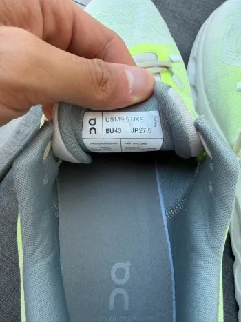On Running Cloud bike d'occasion — image 7 sur 7