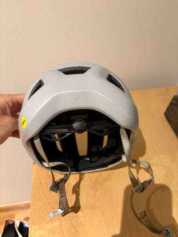 Used Specialized Search Helmet 2025 bike — image 6 of 8