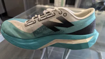 Used New Balance FuelCell SuperComp Elite v4 bike — image 9 of 9