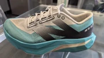 Used New Balance FuelCell SuperComp Elite v4 bike — image 7 of 9