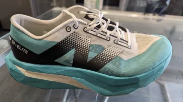 Used New Balance FuelCell SuperComp Elite v4 bike — image 8 of 9