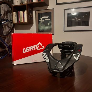 Tweedehands LEATT DBX 5.5 Neck Brace bike