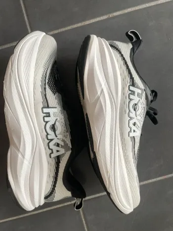 Tweedehands Hoka Skyflow bike — afbeelding 3 van 4
