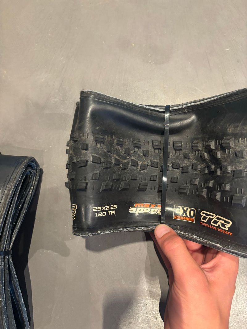 Brugt Maxxis Severe Tire Tyres & Tubes