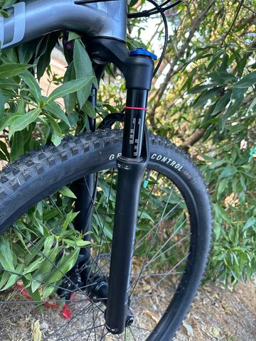 Używany RockShox Reba Fork 2024 bike — zdjęcie 2 z 3