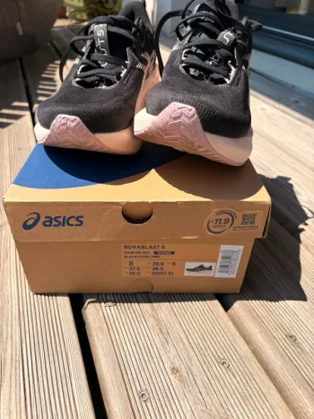 Używany Asics Novablast 5 bike