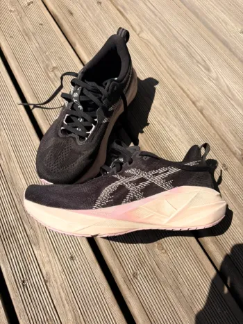 Gebrauchtes Asics Novablast 5 bike — Bild 3 von 5