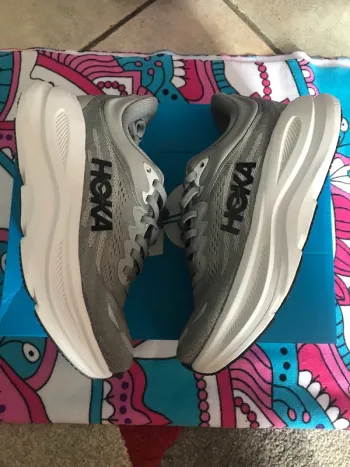 Brugt Hoka Scarpe grigio 38 bike