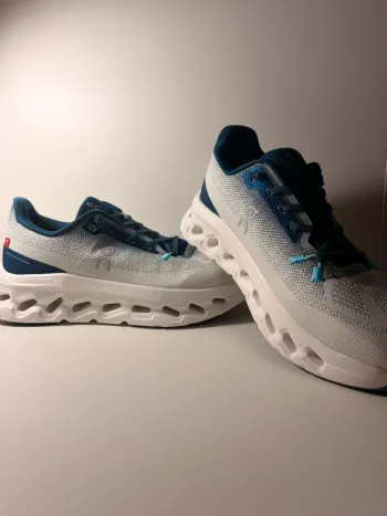 On Running Cloud bike d'occasion — image 6 sur 7