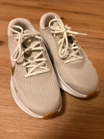 Gebrauchtes Nike Sportschuhe Gold bike