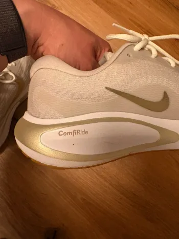 Gebrauchtes Nike Sportschuhe Gold bike — Bild 9 von 10
