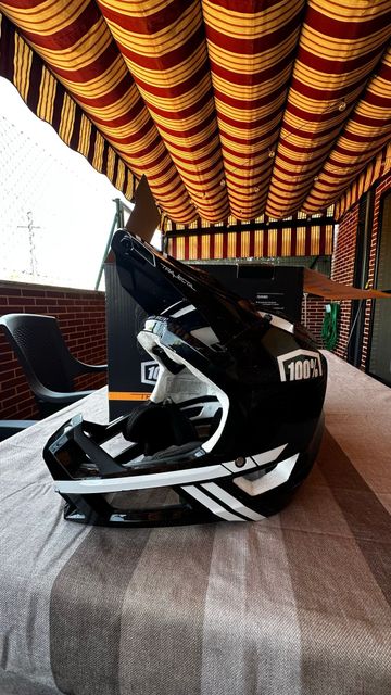 Used 100% Full-Face Helmet bike — image 1 of 13