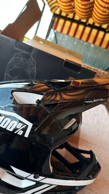 Used 100% Full-Face Helmet bike — image 4 of 13