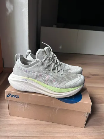 Asics Nimbus 27 TR bike d'occasion — image 2 sur 7