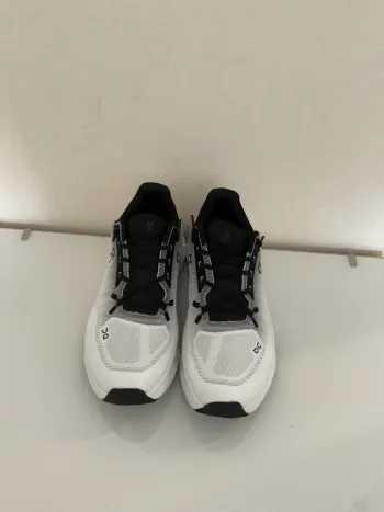 Używany On Running shoes size 43 bike
