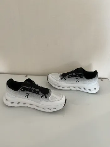 Gebrauchtes On Running shoes size 43 bike — Bild 4 von 5
