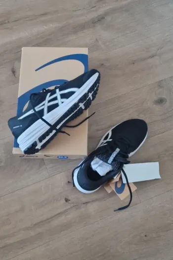 Used Asics Chaussure de sport bike — image 2 of 7