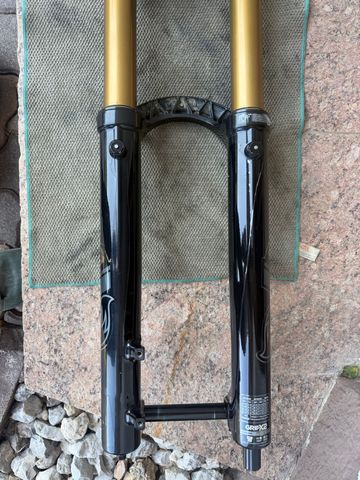 Used Fox 40 Grip X2 2025 bike — image 5 of 8