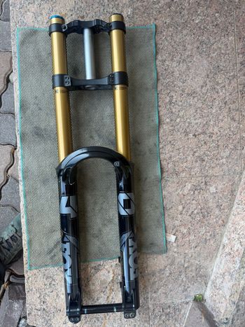 Gebrauchtes Fox 40 Grip X2 2025 bike