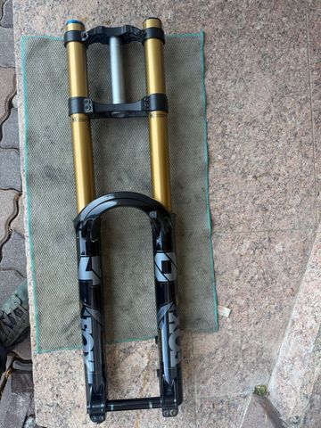 Used Fox 40 Grip X2 2025 bike — image 1 of 8
