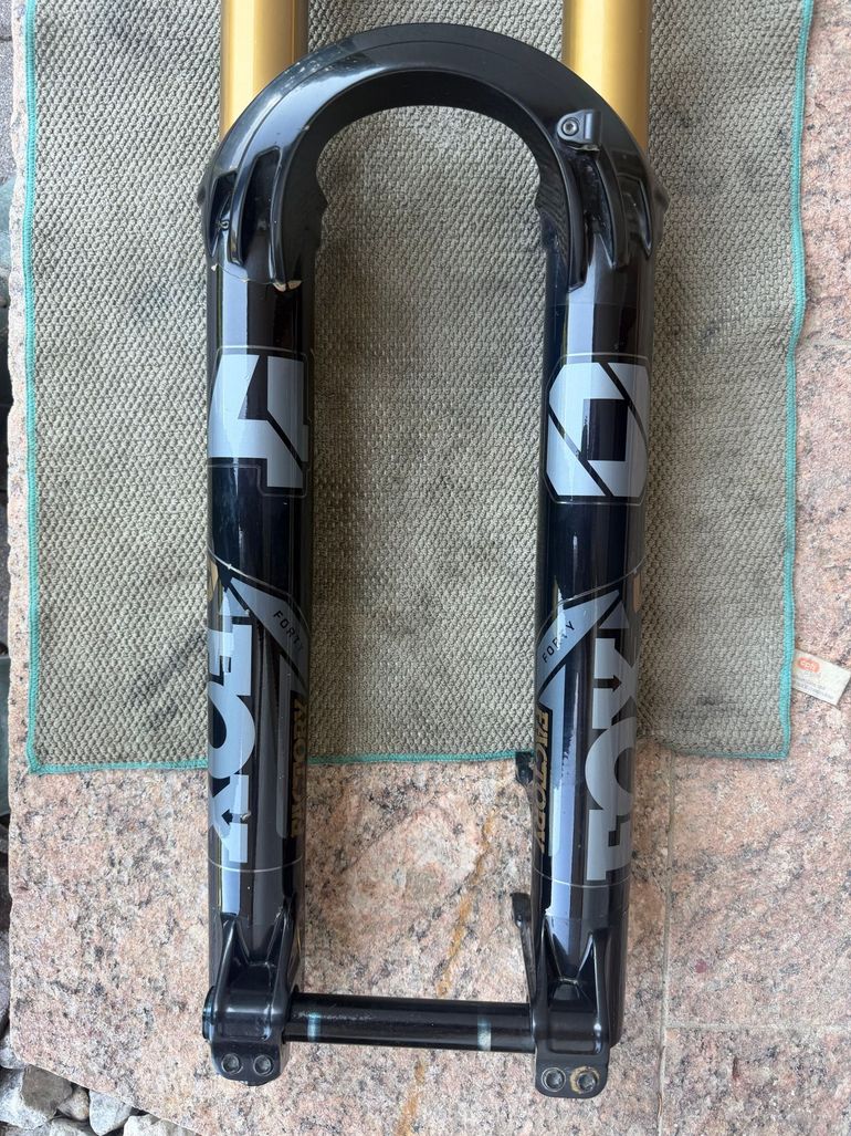 Fox 40 Grip X2 2025 bike usato — immagine 3 di 8