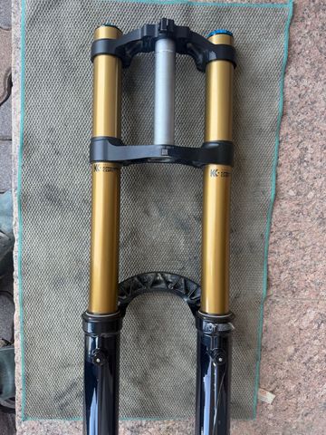 Used Fox 40 Grip X2 2025 bike — image 6 of 8