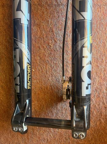 Brugt Fox 40 Grip X2 2025 bike — billede 5 af 7